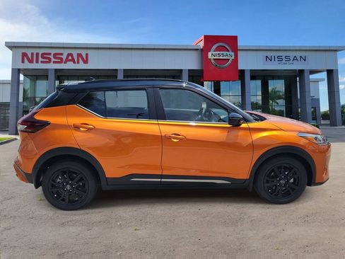 Used 2023 Nissan Kicks SR w/ Interior Electronics Package FWD image 3