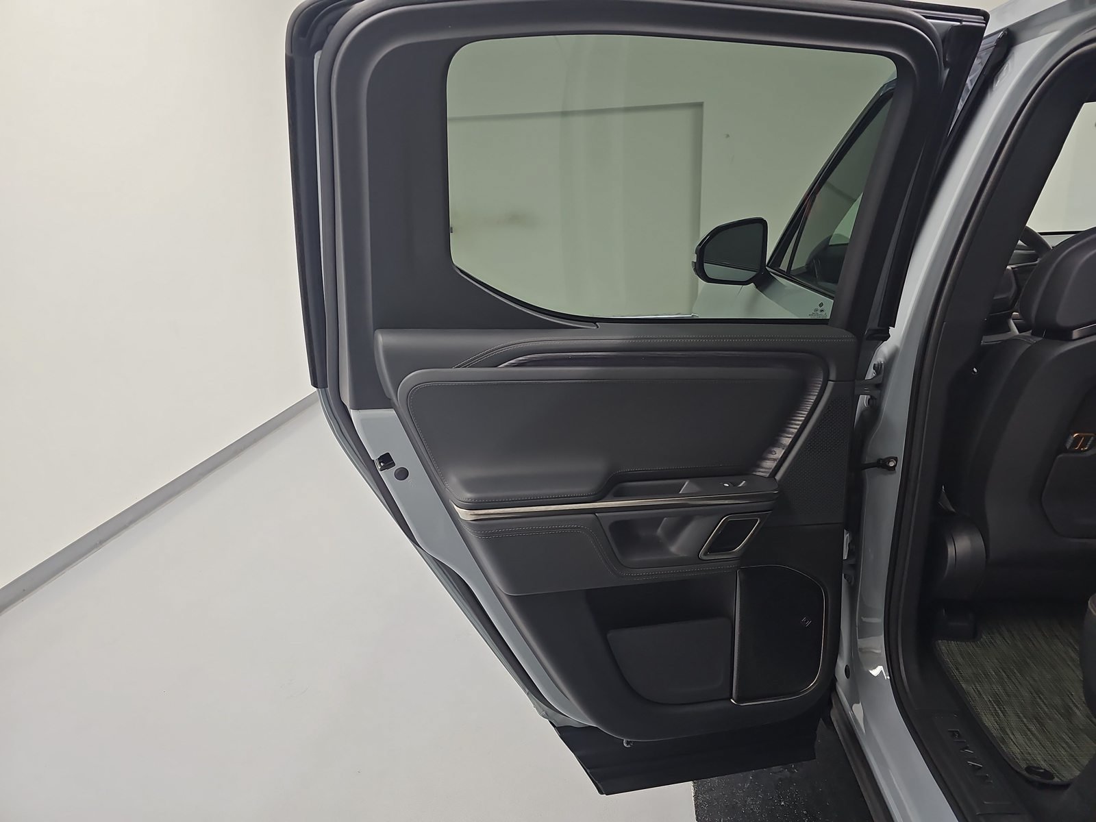 Used 2024 Rivian R1T Adventure Dual AWD/4WD image 17