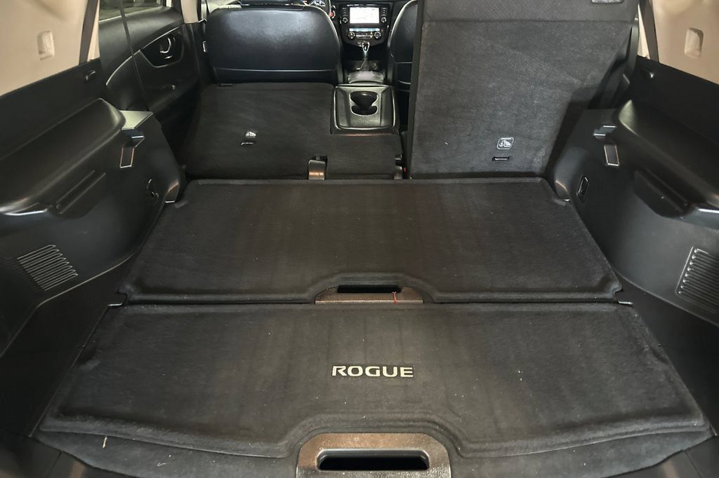 Used 2020 Nissan Rogue SL FWD image 17