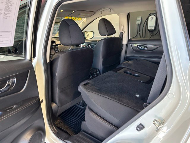Used 2017 Nissan Rogue SV w/ SV Premium Package AWD/4WD image 28