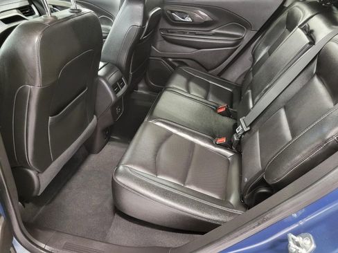Used 2024 GMC Terrain SLT image 22