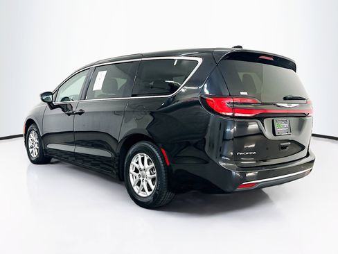 Used 2024 Chrysler Pacifica Touring-L FWD image 5