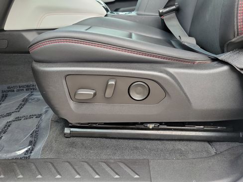 Used 2023 GMC Canyon AT4X image 12