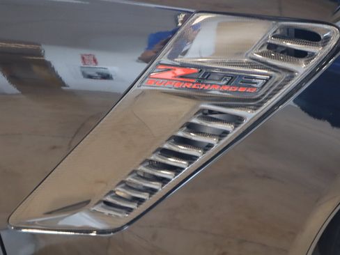 Used 2016 Chevrolet Corvette Z06 w/ 3LZ Preferred Equipment Group image 12