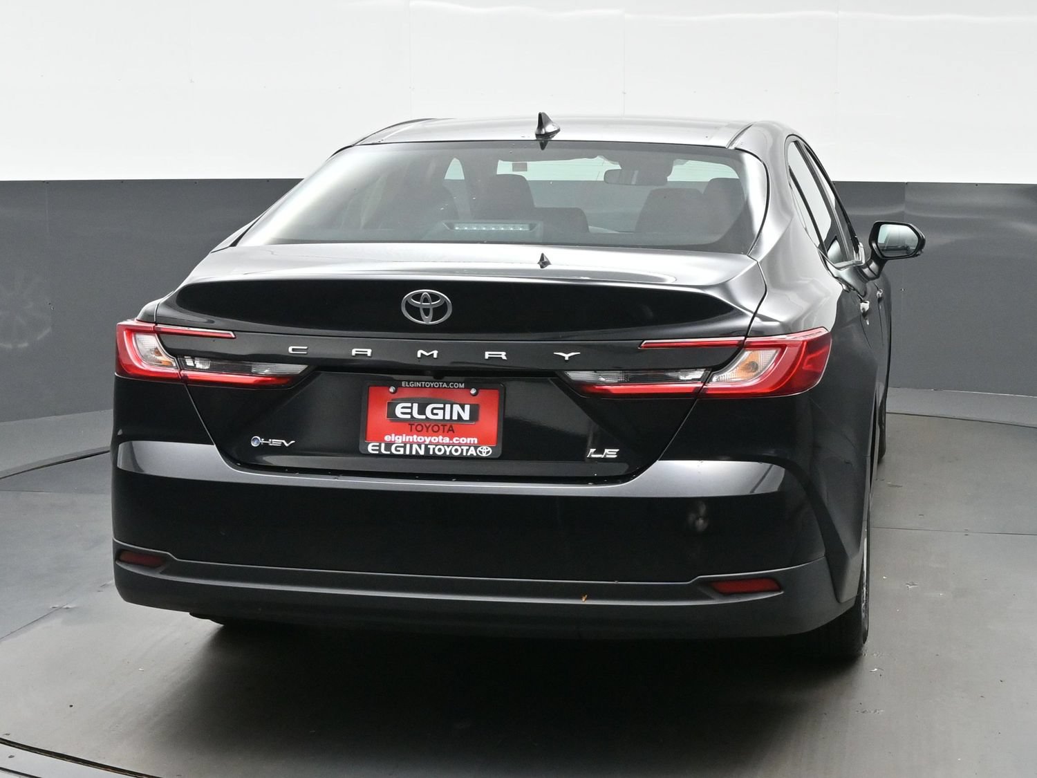 Used 2025 Toyota Camry LE FWD image 5