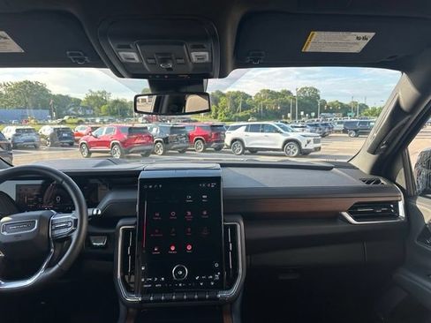 Used 2025 GMC Yukon XL Denali AWD/4WD image 20