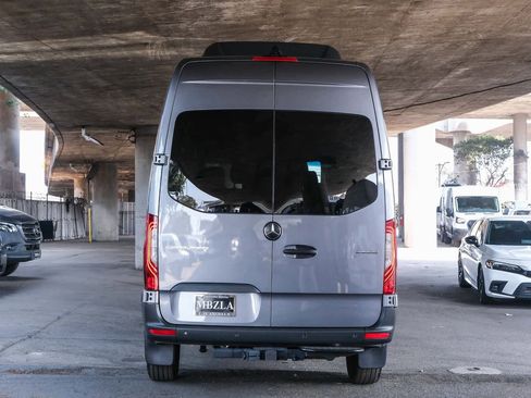 Used 2024 Mercedes-Benz Sprinter 2500 image 5