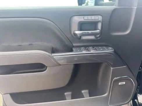 Used 2016 GMC Sierra 2500 SLT w/ All-Terrain HD Package AWD/4WD image 11