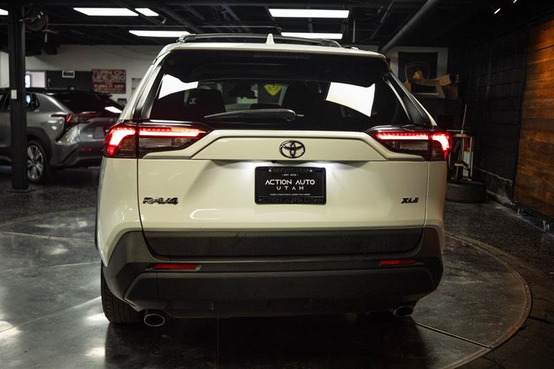 Used 2019 Toyota RAV4 XLE w/ Carpet Mat Package FWD image 6
