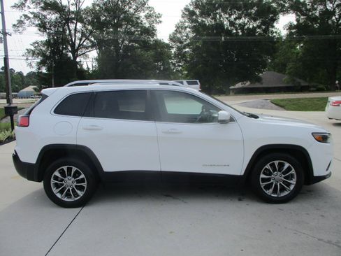 Used 2020 Jeep Cherokee Latitude Plus FWD image 25