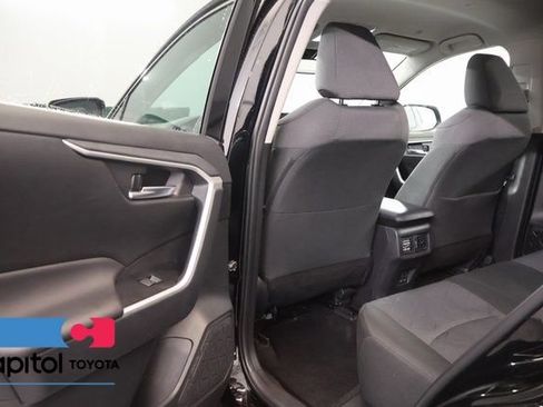 Used 2025 Toyota RAV4 XLE AWD/4WD image 28