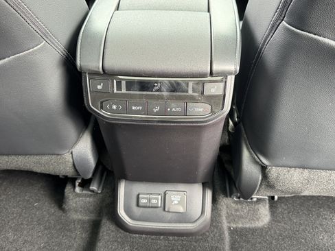 New 2026 Toyota Highlander Platinum AWD/4WD image 8