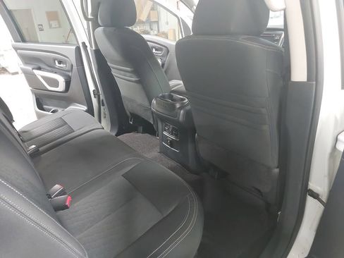 Used 2017 Nissan Titan SV AWD/4WD image 11