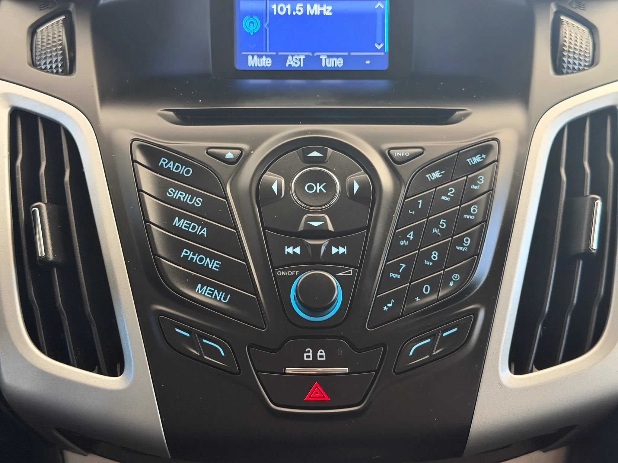 Used 2014 Ford Focus SE w/ Equipment Group 201A FWD image 29