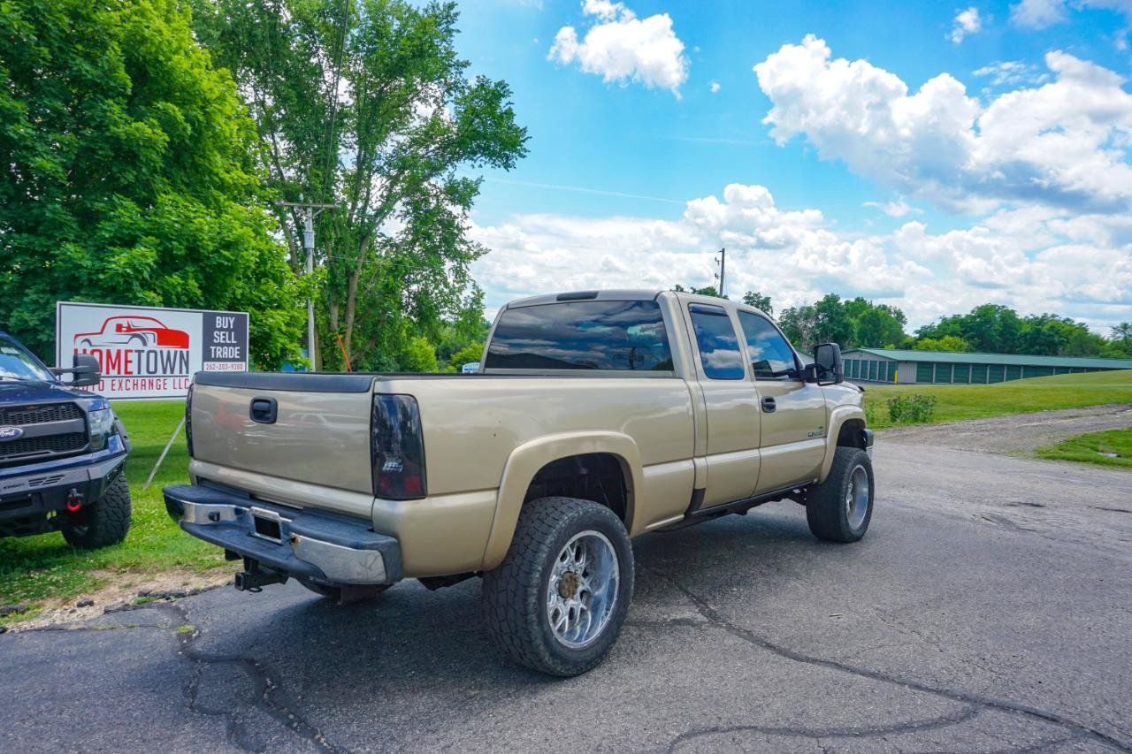 Used 2004 Chevrolet Silverado 2500 LS w/ Heavy-Duty Power Package AWD/4WD image 3