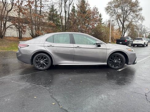 Used 2024 Toyota Camry SE image 4