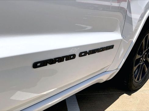 Used 2019 Jeep Grand Cherokee Altitude RWD image 10