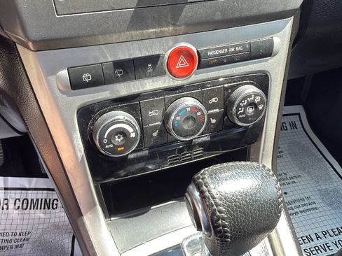 Used 2013 Chevrolet Captiva Sport LT w/ Convenience Package FWD image 19