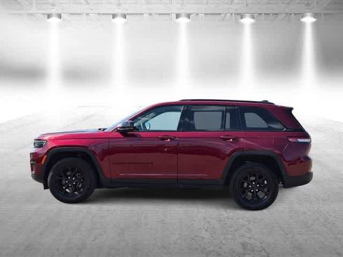 Used 2024 Jeep Grand Cherokee Altitude AWD/4WD image 5