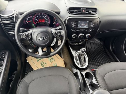 Used 2016 Kia Soul + image 18