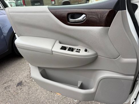 Used 2015 Nissan Quest SV image 23