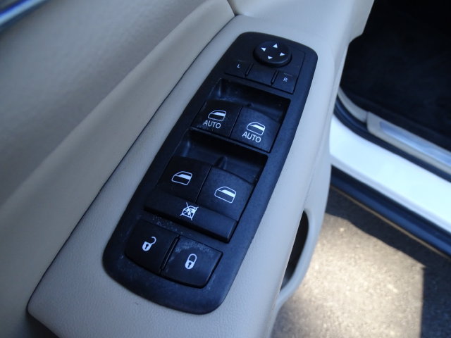 Used 2017 Jeep Grand Cherokee Limited AWD/4WD image 12