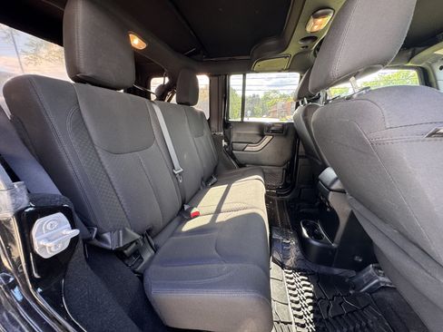 Used 2018 Jeep Wrangler Unlimited Sport S AWD/4WD image 17