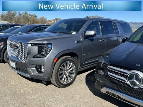 Used 2021 GMC Yukon XL Denali w/ Denali Premium Package image 3