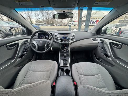 Used 2015 Hyundai Elantra SE image 21