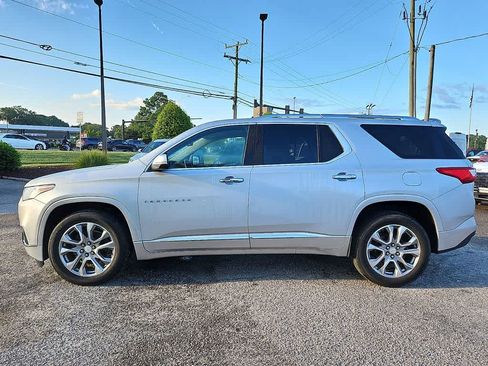 Used 2021 Chevrolet Traverse Premier FWD image 7