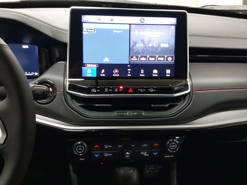 Used 2025 Jeep Compass Trailhawk w/ Trailhawk Elite Group image 20