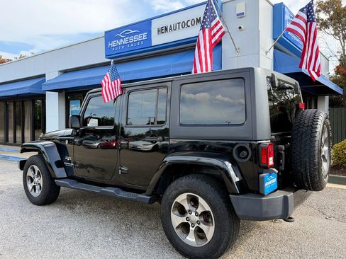 Used 2017 Jeep Wrangler Unlimited Sahara w/ Connectivity Group image 8