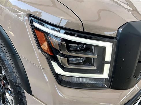 Used 2023 Nissan Titan PRO-4X w/ Pro-4x Convenience Package AWD/4WD image 27