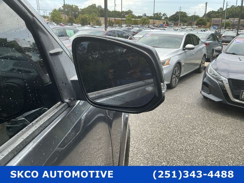 Used 2022 Toyota Tacoma SR5 w/ Technology Package RWD image 10