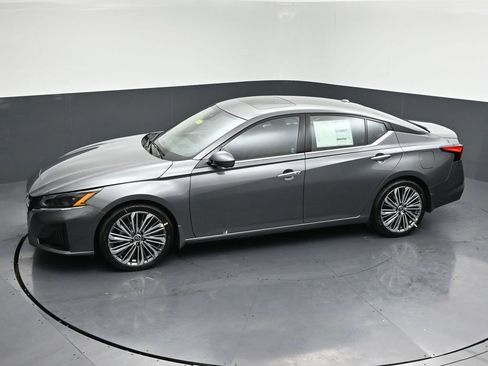 New 2025 Nissan Altima 2.5 SL image 29