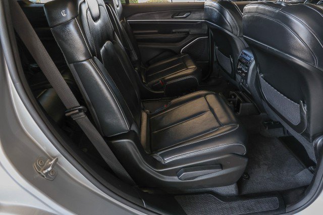 Used 2022 Jeep Grand Cherokee L Limited w/ Black Appearance Package AWD/4WD image 34
