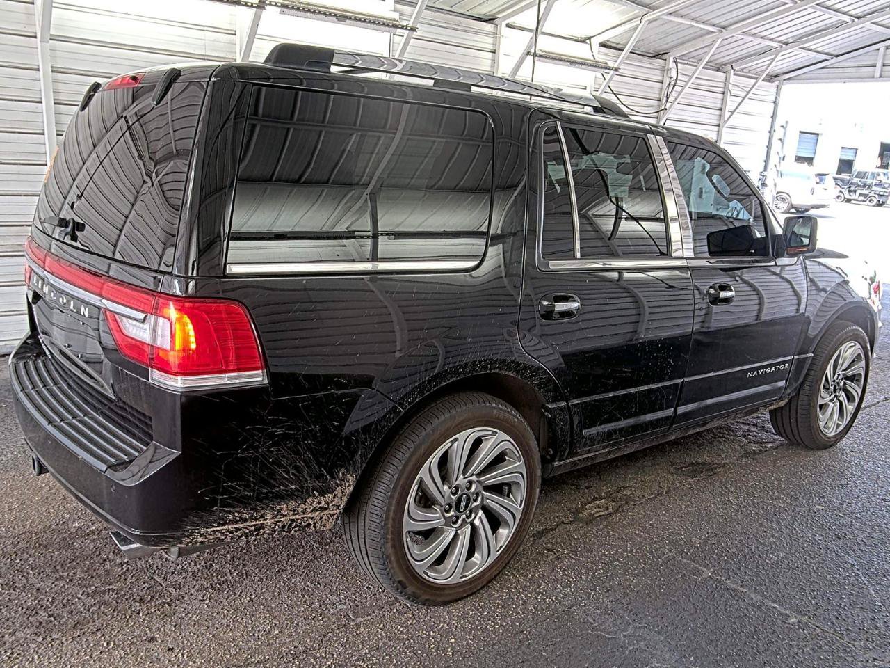 Used 2017 Lincoln Navigator Select AWD/4WD image 3