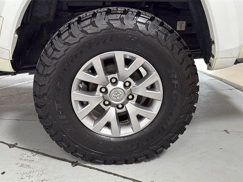 Used 2017 Toyota Tacoma SR5 image 23