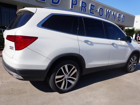 Used 2018 Honda Pilot Touring image 6