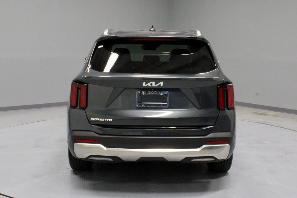Used 2024 Kia Sorento S FWD image 11