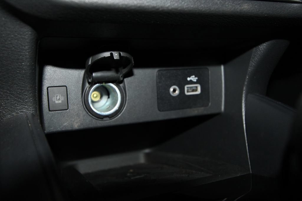 Used 2025 Nissan Versa SV FWD image 16