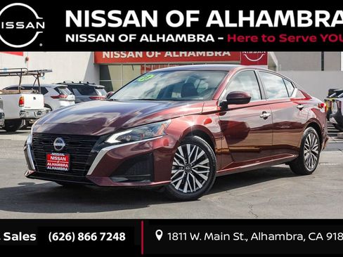 Certified 2023 Nissan Altima 2.5 SV image 1