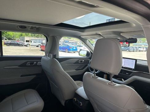 Certified 2025 Ford Explorer Platinum w/ Ultimate Package AWD/4WD image 24