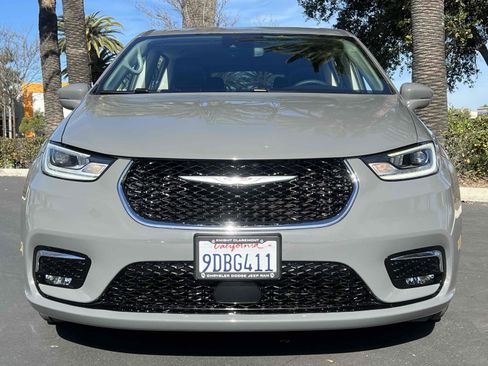 Used 2022 Chrysler Pacifica Touring-L image 54