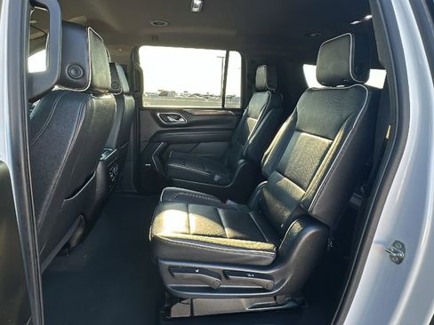 Used 2023 Chevrolet Suburban Premier image 31