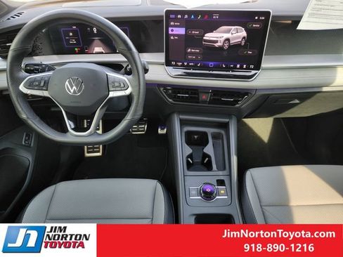 Used 2025 Volkswagen Tiguan SE R-Line AWD/4WD image 25