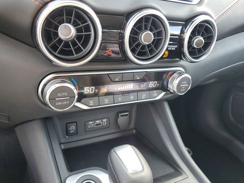 New 2025 Nissan Sentra SR w/ Trunk Package image 17