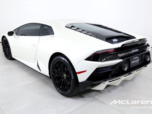 Used 2022 Lamborghini Huracan EVO AWD/4WD image 6