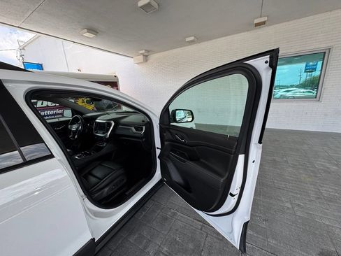 Used 2023 GMC Acadia SLT w/ Elevation Edition FWD image 15