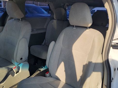 Used 2014 Toyota Sienna L FWD image 17